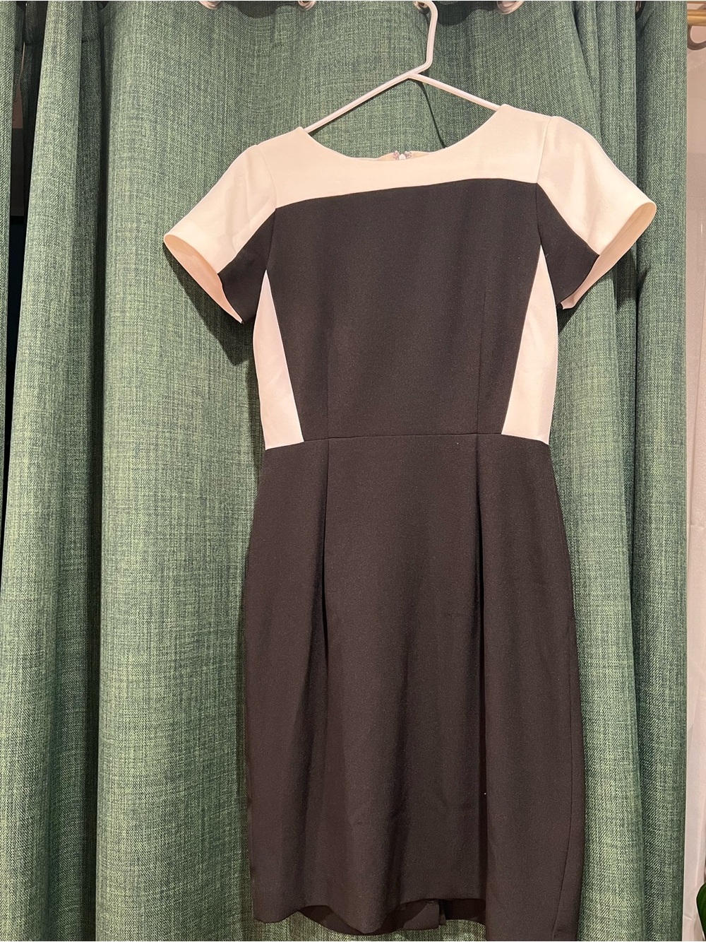 Classic Black and White Colorblock Short-Sleeve Dress